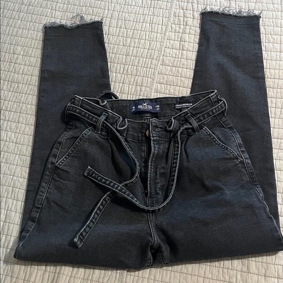 Women’s Hollister Jeans - Picture 2 of 3